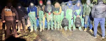 Брали гроші у криптовалюті та видавали рибальські костюми: на Одещині викрито нелегальний канал перетину кордону